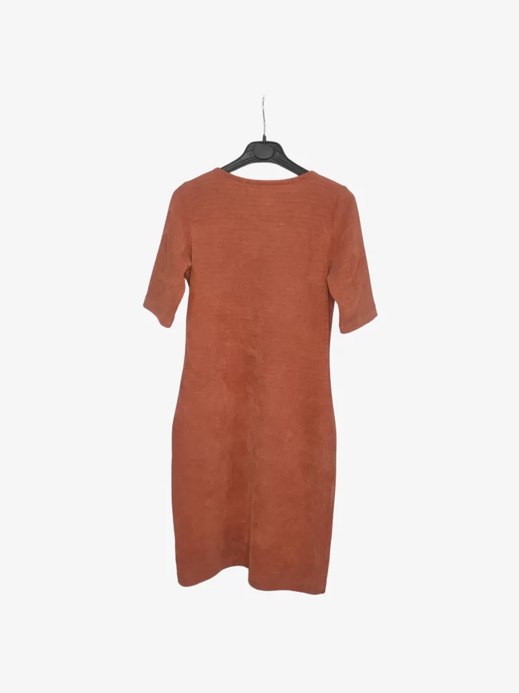 solerio-dresses-short-sleeve-winter-fustian-clay-orange-back-view