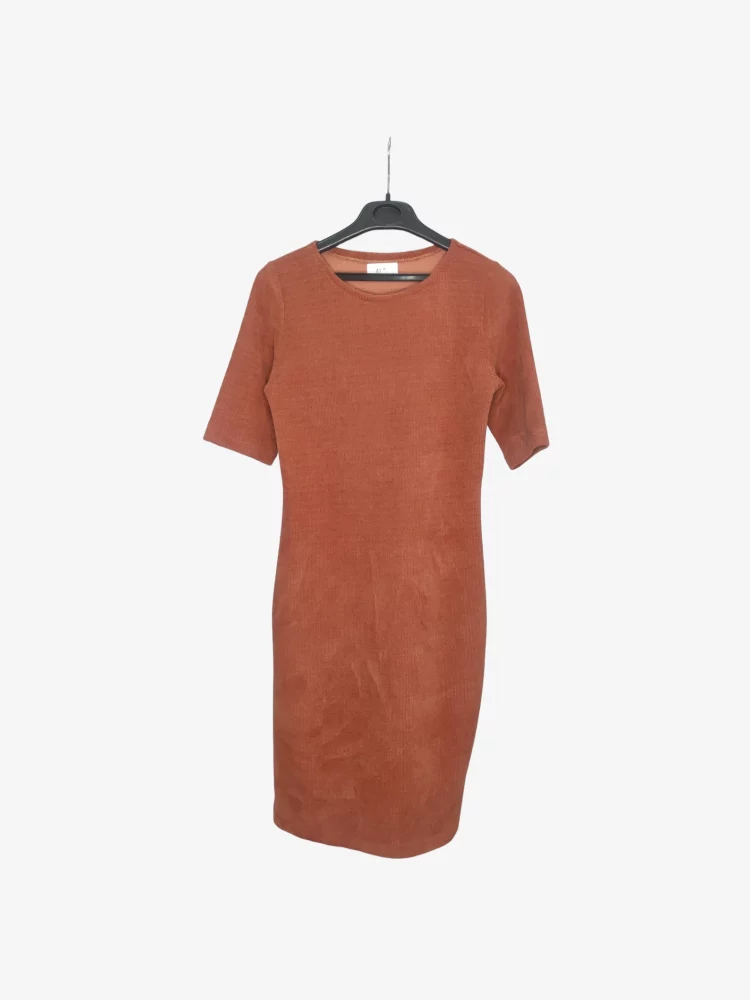 solerio-dresses-short-sleeve-winter-fustian-clay-orange-front-view